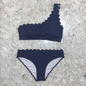 CUPSHE One Shoulder Navy Scalloped Bikini